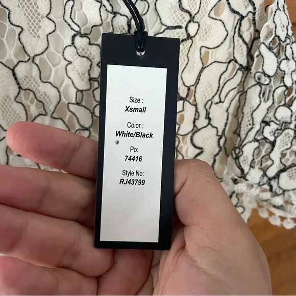 Romeo + Juliet Couture Black and White Floral Laced Dress Sz XS NWT - Picture 5 of 9